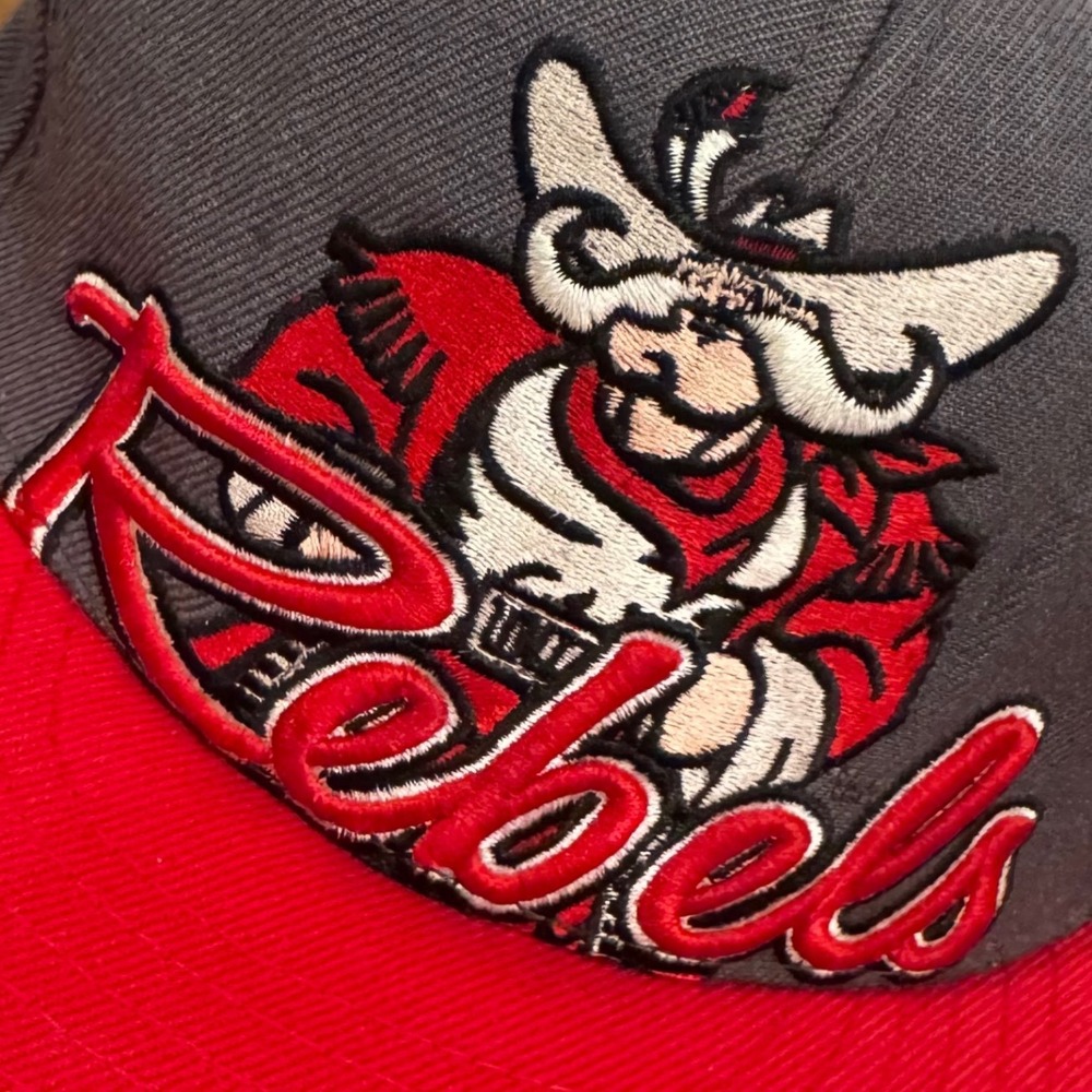 Top of the World UNLV Rebels Hat Mens OSFA Grey Red Excellent Vintage Snapback